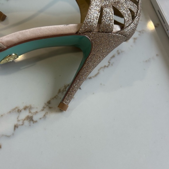 Blue by Betsey Johnson rose gold glitter ankle strap heels size 10 - Picture 3 of 5